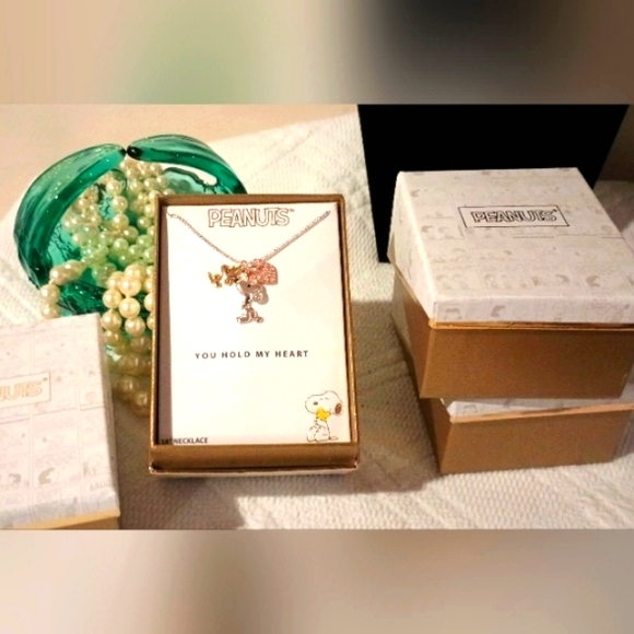 NEW Peanuts Tri-Tone Crystal Snoopy, Woodstock & Heart Charm Pendant Necklace - Picture 9 of 16